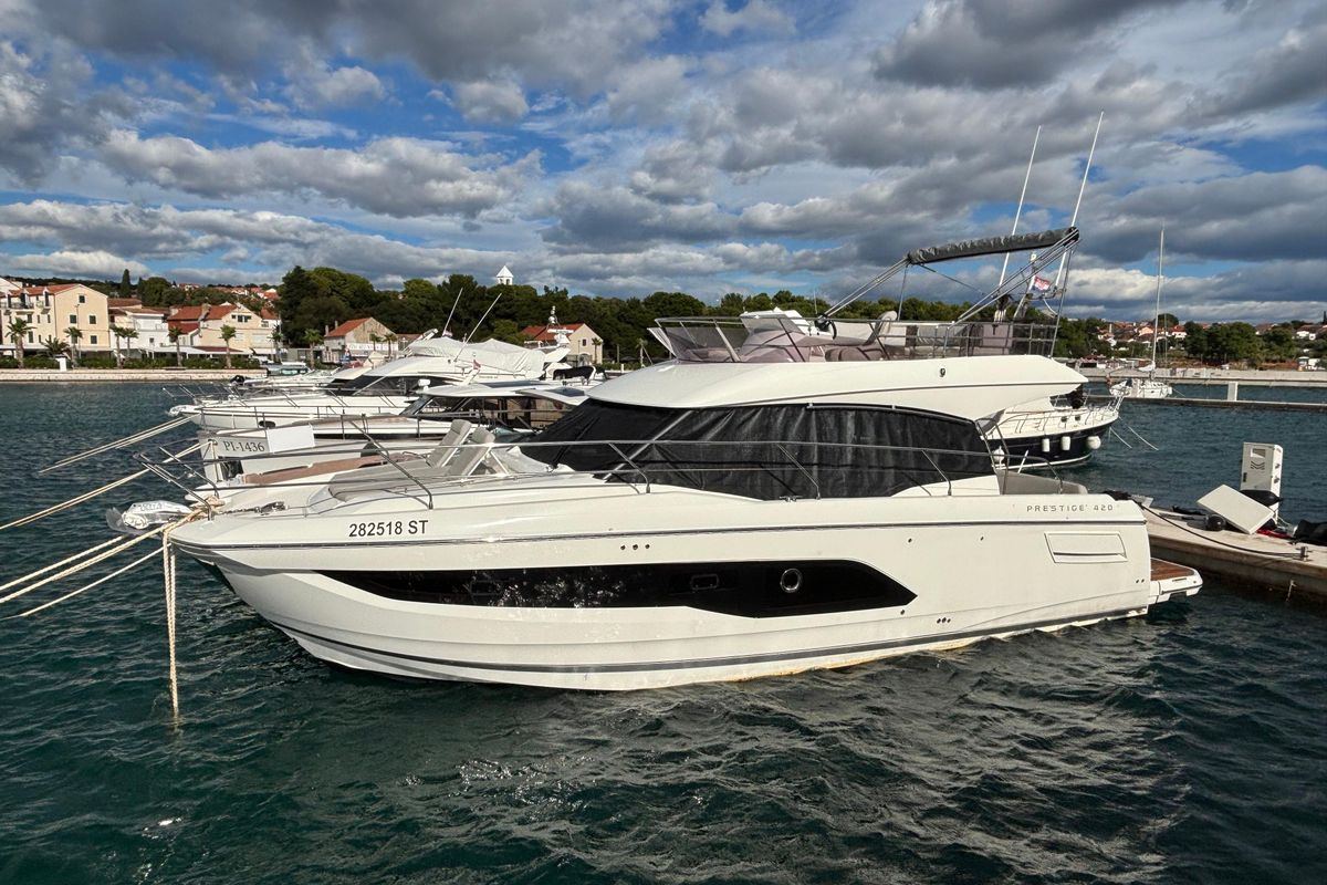2023 Prestige 42 