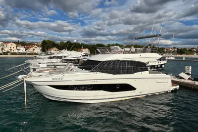 2023 Prestige 420