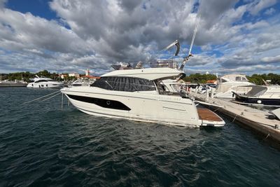 Yacht