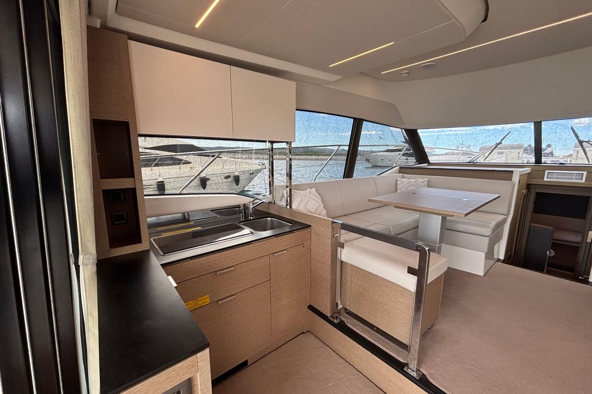 2023 Prestige 42 