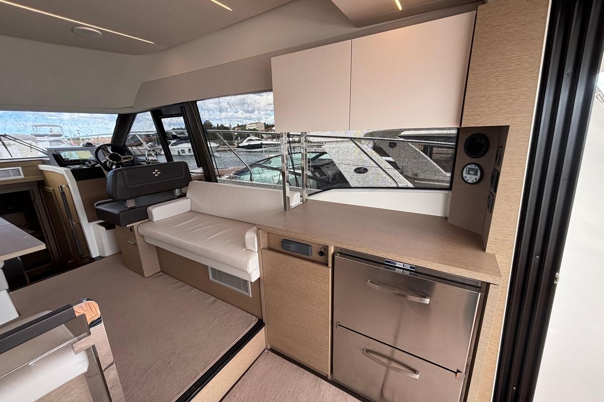 2023 Prestige 42 