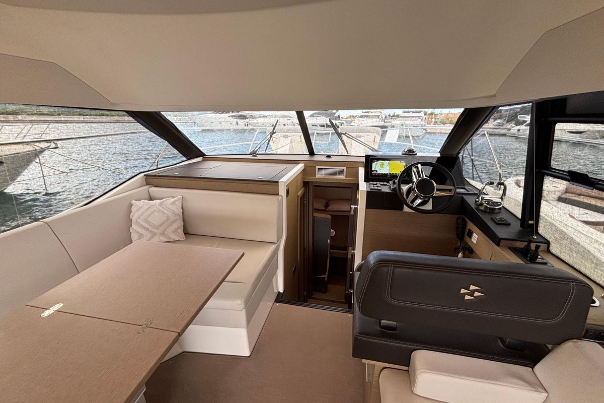 2023 Prestige 42 