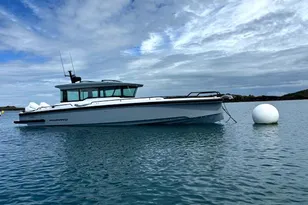 2024 Axopar 37 XC CROSS CABIN