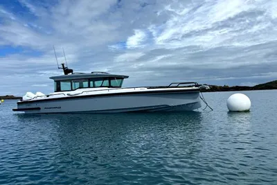2024 Axopar 37 XC CROSS CABIN
