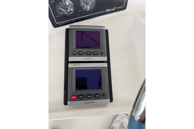  Yacht Photos Pics Garmin GHC 10 displays on 1994 Tollycraft 45 Cockpit Motor Yacht dashboard.