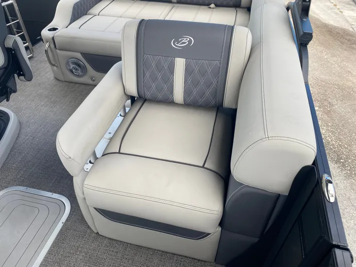  Yacht Photos Pics 2025 BARLETTA L25U - Image 16