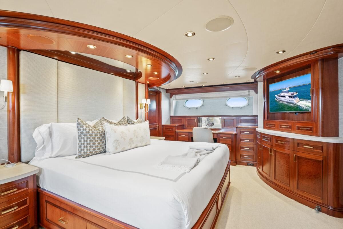 2004 Crescent 120 