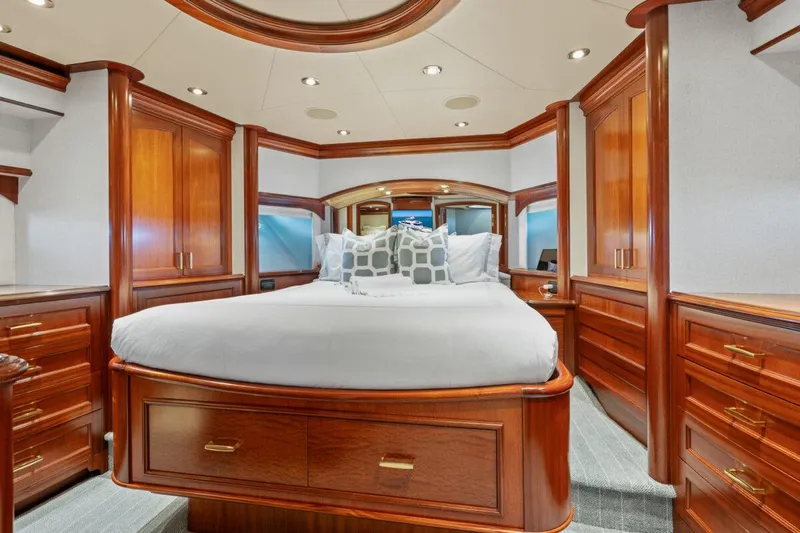 Risk And Reward Yacht Photos Pics Luxurious Crescent Raised Pilothouse 2004 yacht bedroom with elegant wood finish and plush bedding.