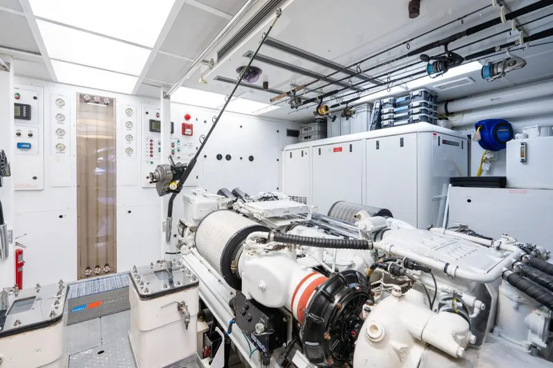 Risk And Reward Yacht Photos Pics 