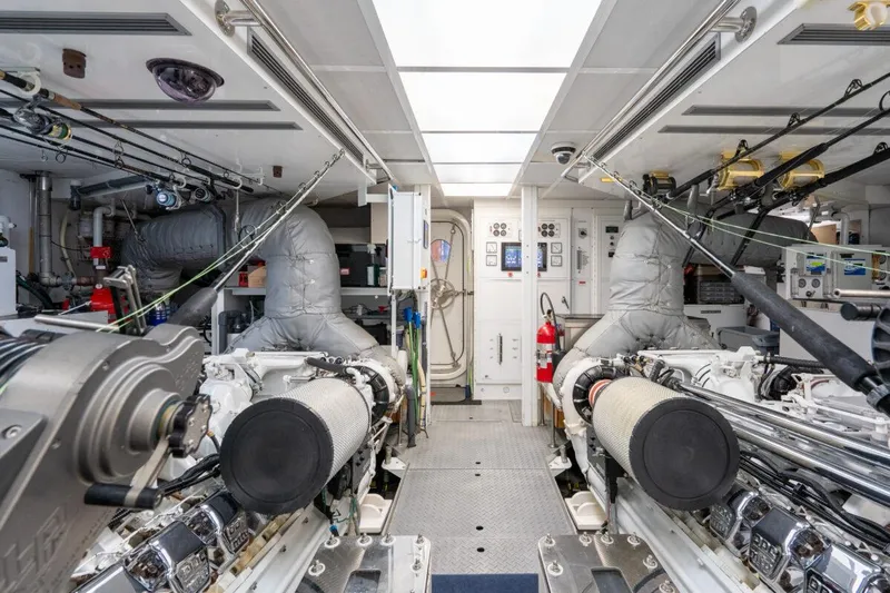 Risk And Reward Yacht Photos Pics 