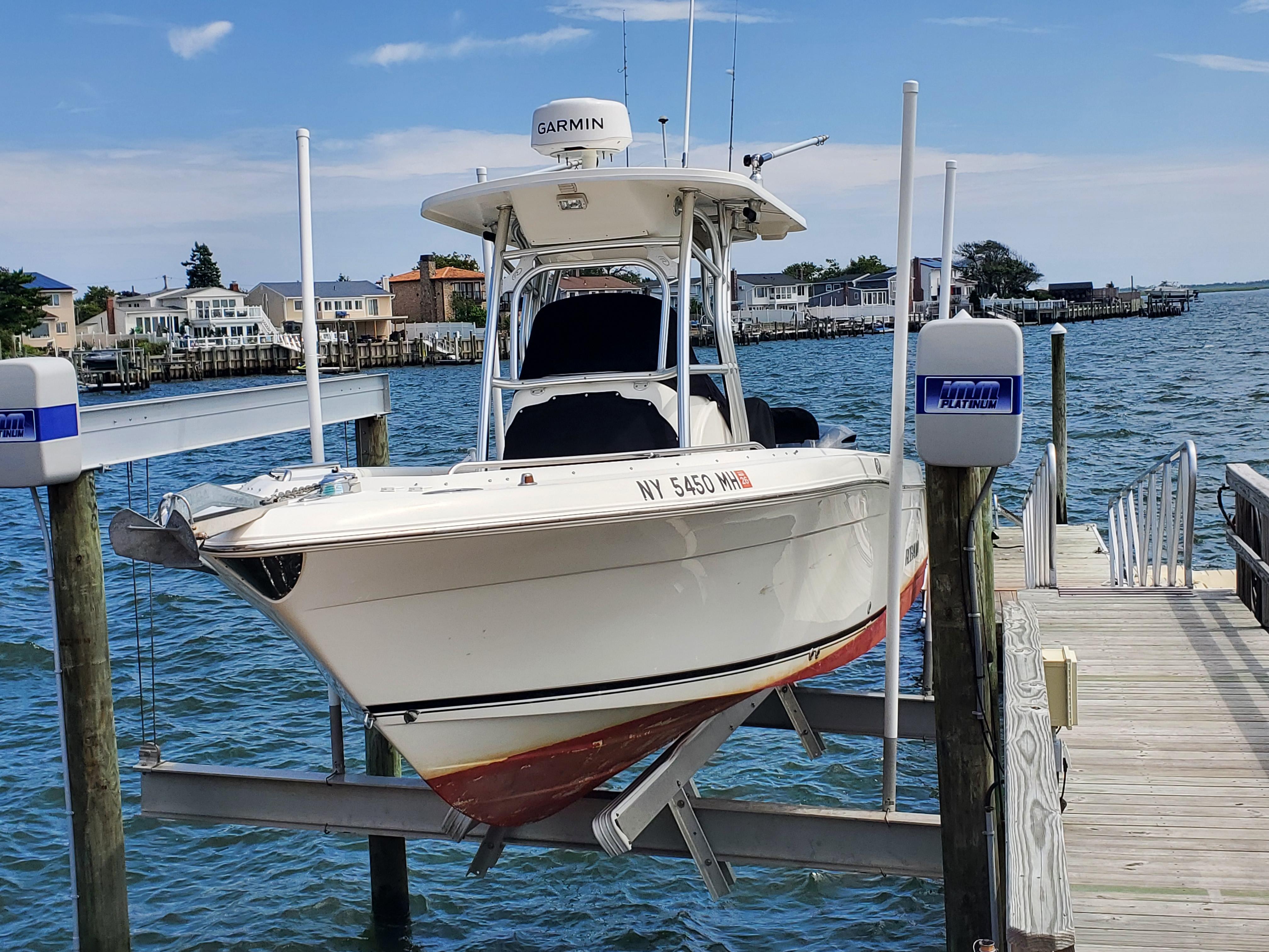 Used Robalo R260 Center Console in New York - iNautia