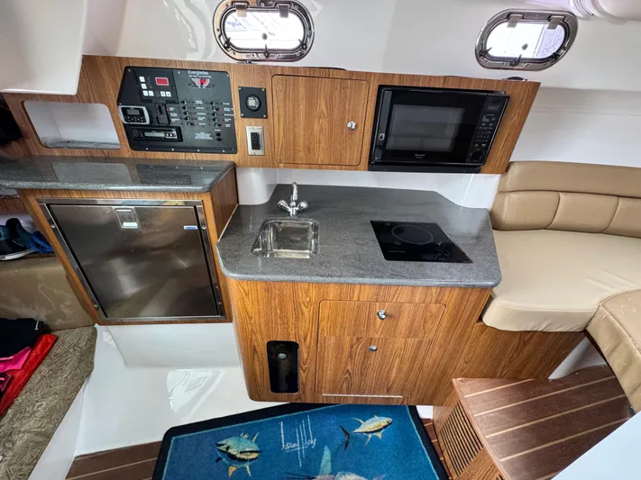 Miss Lisa Yacht Photos Pics 