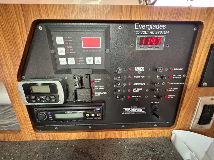 Miss Lisa Yacht Photos Pics 