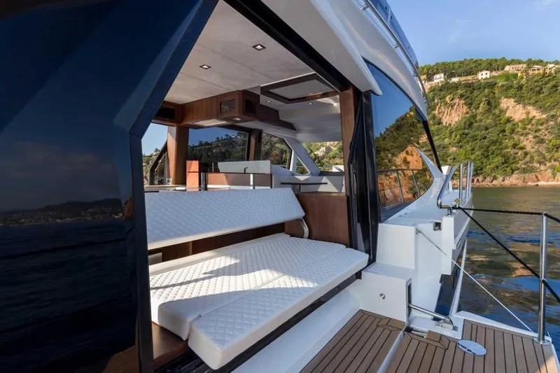  Yacht Photos Pics Manufacturer Provided Image