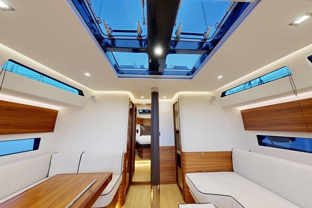 2025 Amel 54 