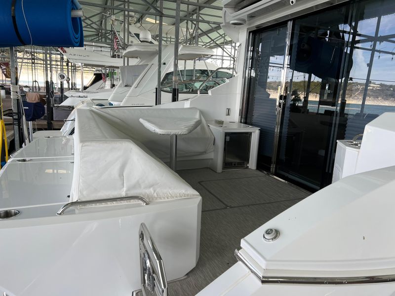 2020 Cruisers Yachts 46 Cantius