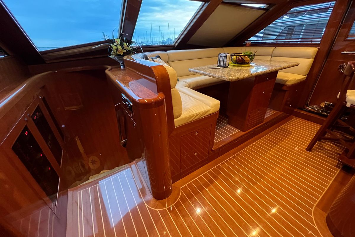 2012 Hampton 62 