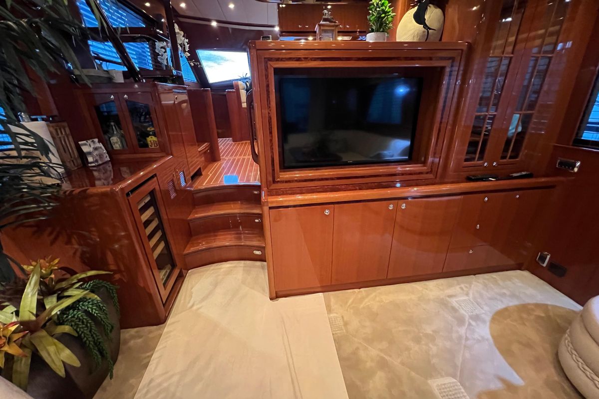 2012 Hampton 62 