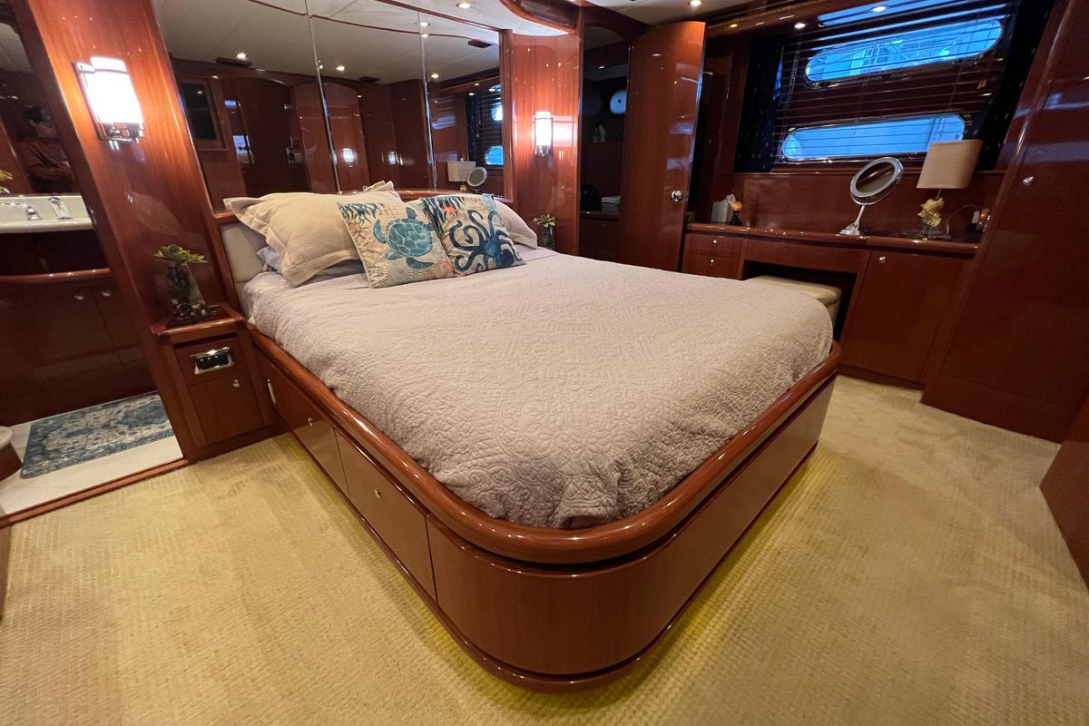2012 Hampton 62 