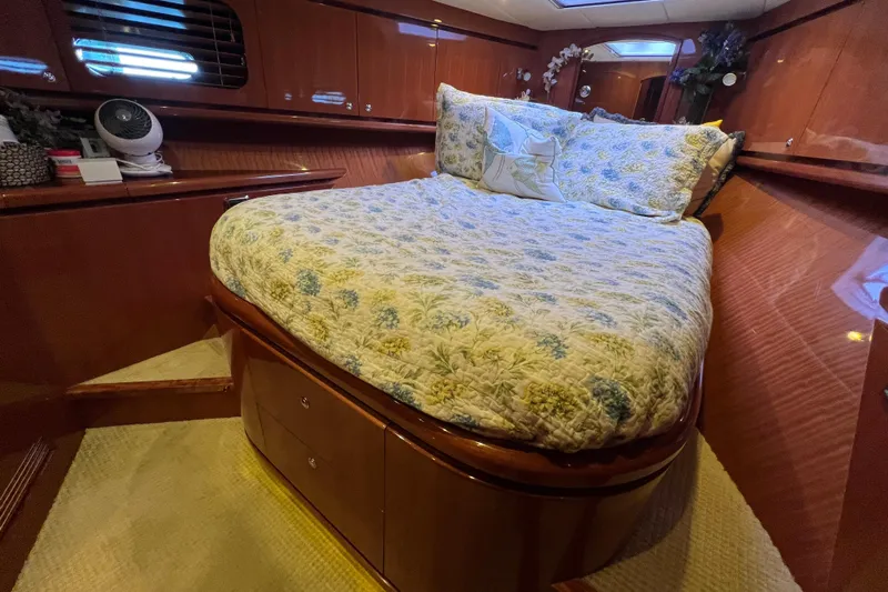 Bucephulas Yacht Photos Pics Luxurious 2012 Hampton motor yacht bedroom with cozy bedding and elegant wood finish.