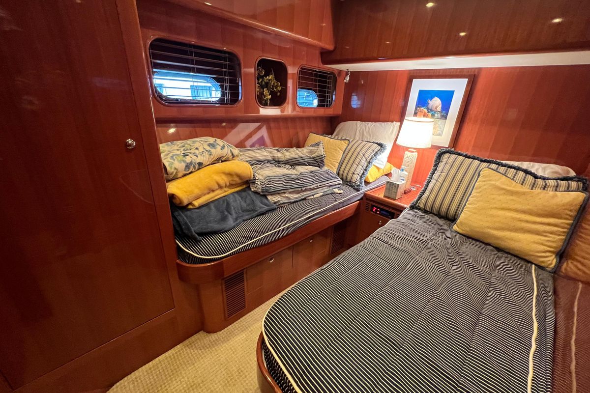 2012 Hampton 62 