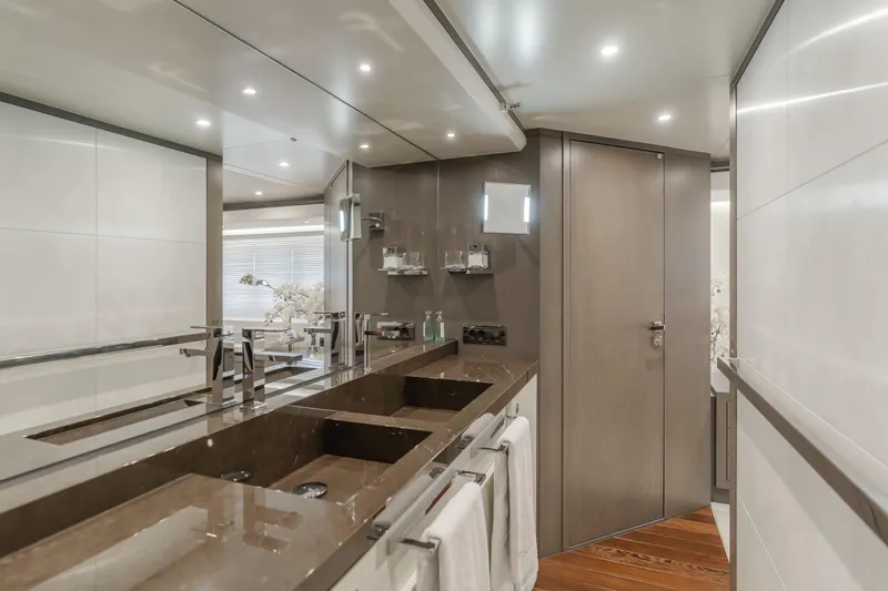 Gyrfalcon Yacht Photos Pics Luxurious bathroom in 2016 Van der Valk 78 Flybridge Motor Yacht.