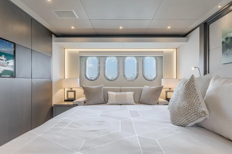 Gyrfalcon Yacht Photos Pics 