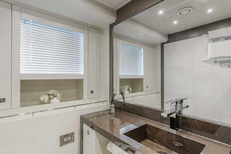 Gyrfalcon Yacht Photos Pics 