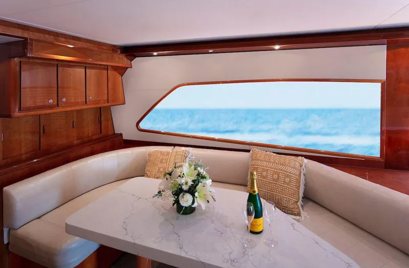 Chill 'n Yacht Photos Pics 