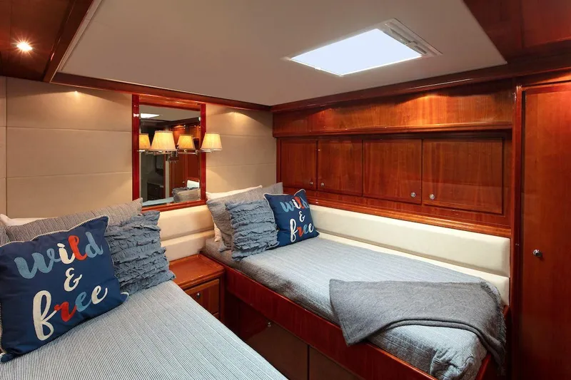 Chill 'n Yacht Photos Pics 