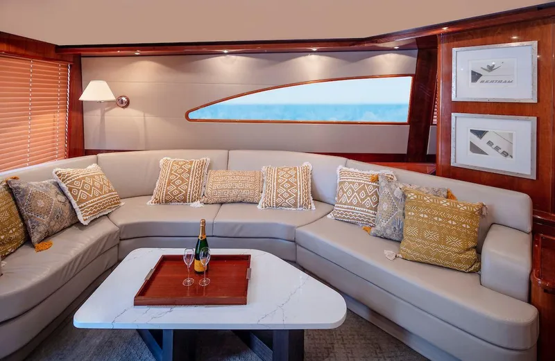 Chill 'n Yacht Photos Pics 