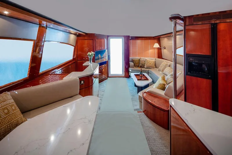 Chill 'n Yacht Photos Pics 