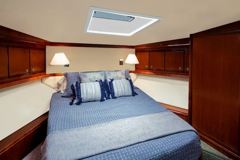 Chill 'n Yacht Photos Pics 