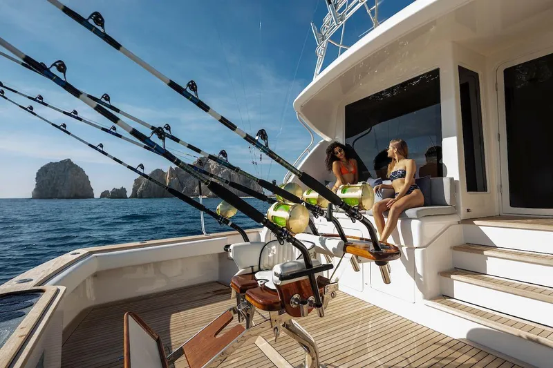 Chill 'n Yacht Photos Pics 