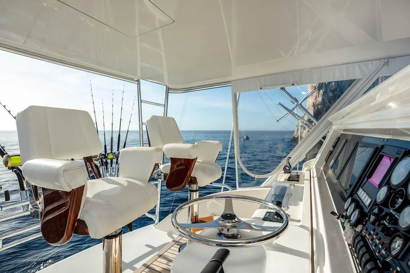 Chill 'n Yacht Photos Pics 