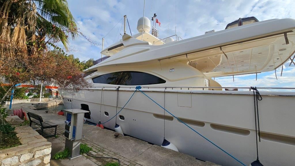 2012 Ferretti Yachts 88 