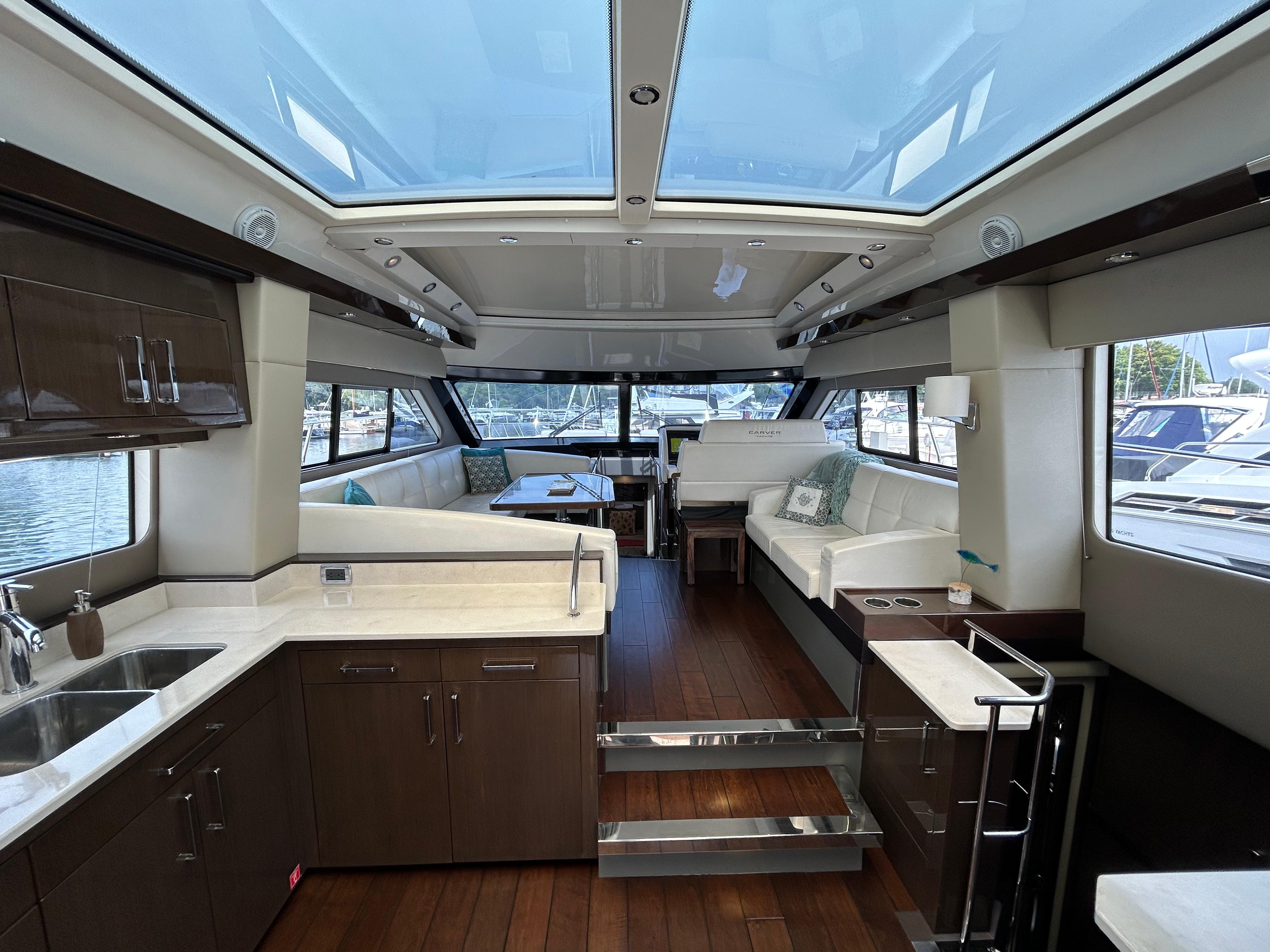 2018 Carver C52 Coupe Motor Yachts for sale - YachtWorld