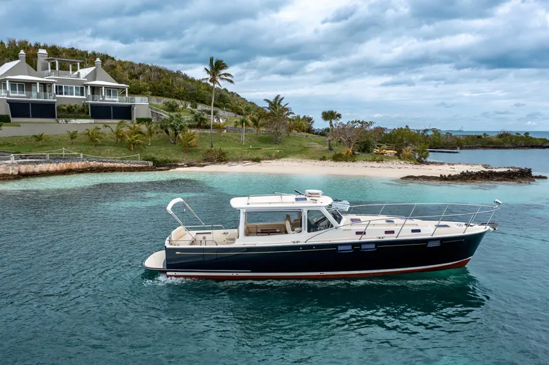 Handful Yacht Photos Pics 2014 MJM 40z yacht cruising near a tropical island with luxury homes.