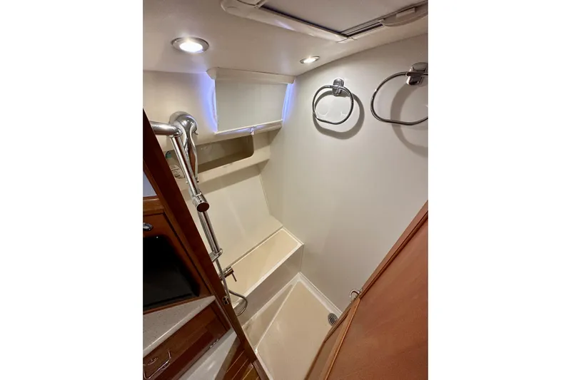 Handful Yacht Photos Pics 2014 MJM 40z yacht bathroom with modern fixtures and elegant design.