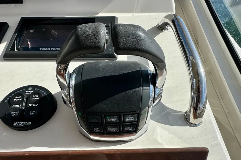 Handful Yacht Photos Pics Throttle controls on a 2014 MJM 40z boat, featuring Volvo Penta system.