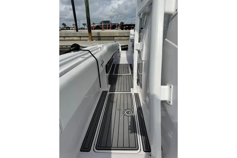  Yacht Photos Pics 2018 Fountain 34 Center Console boat deck with sleek design and modern features.