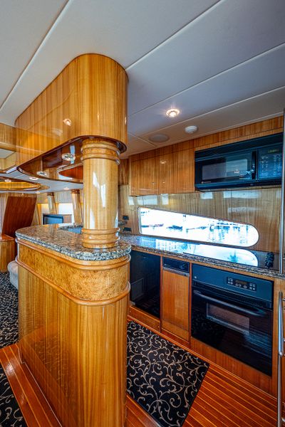 2002 Horizon 70 Motor Yacht