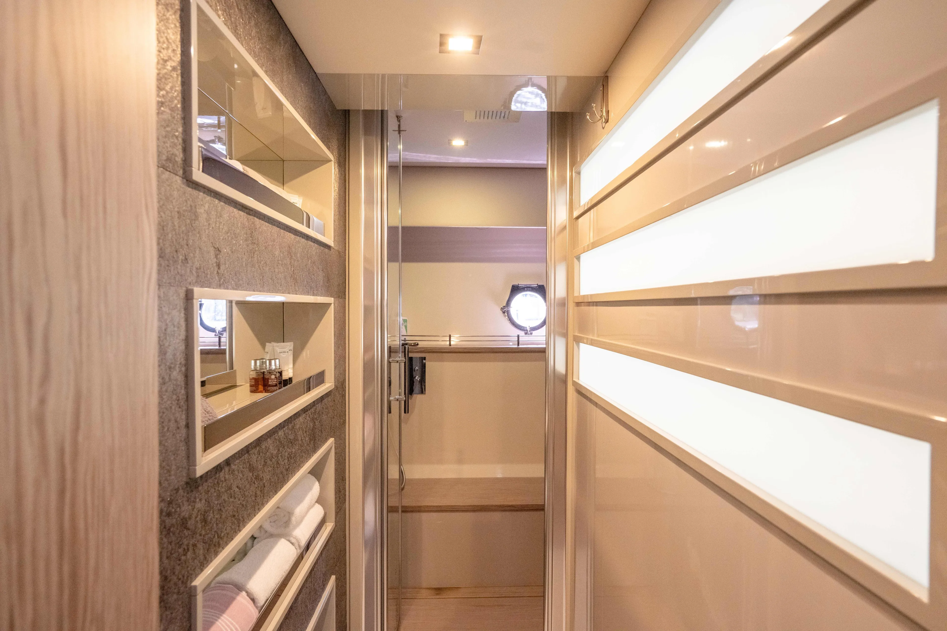 Lyan Yacht Photos Pics 