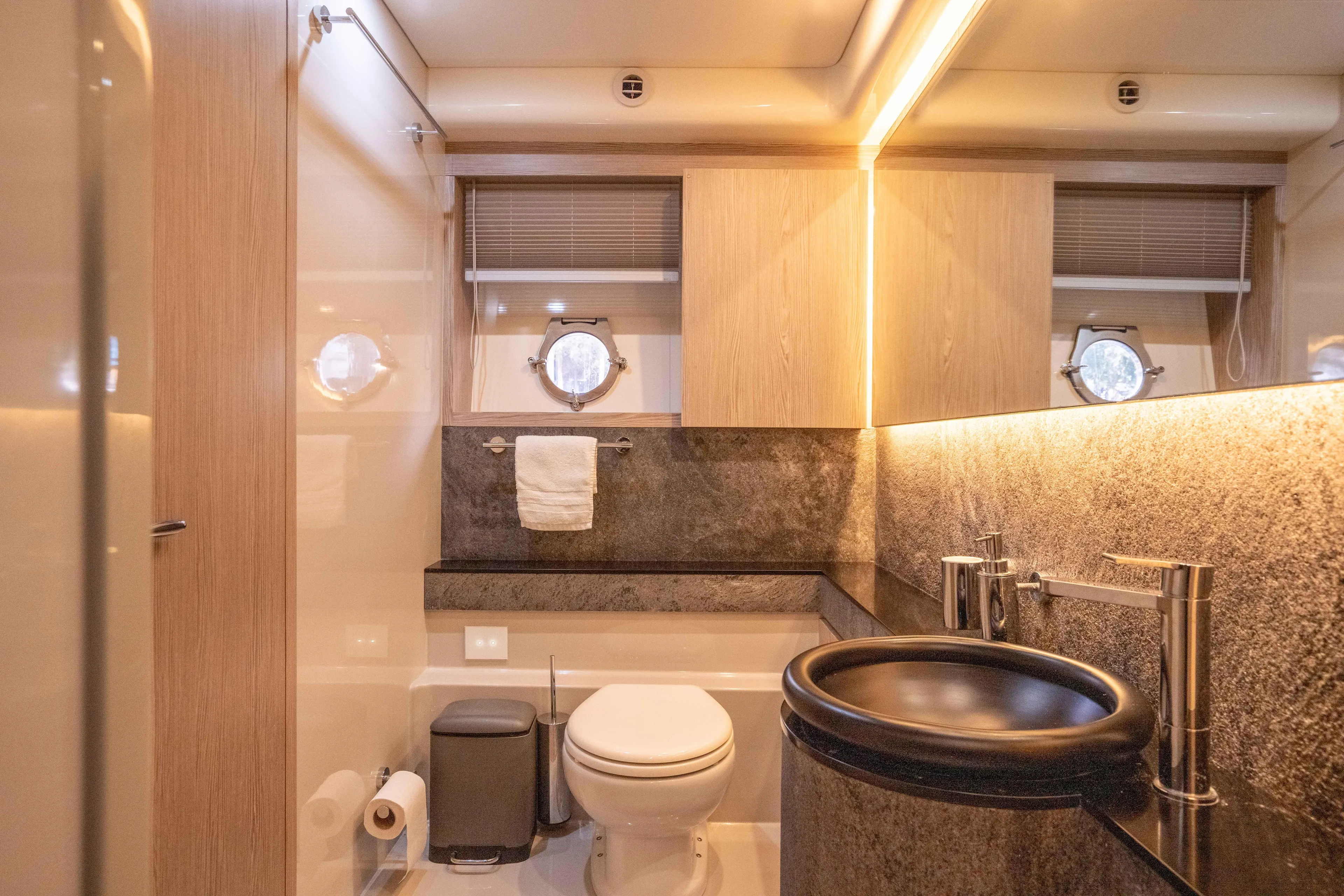 Lyan Yacht Photos Pics 