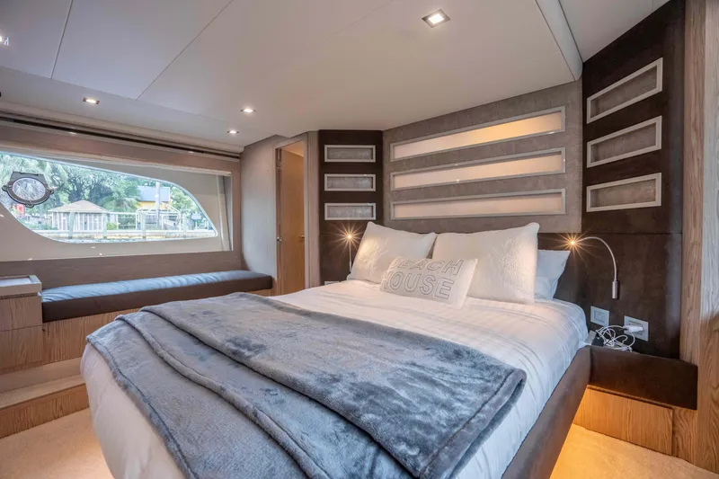 Lyan Yacht Photos Pics 