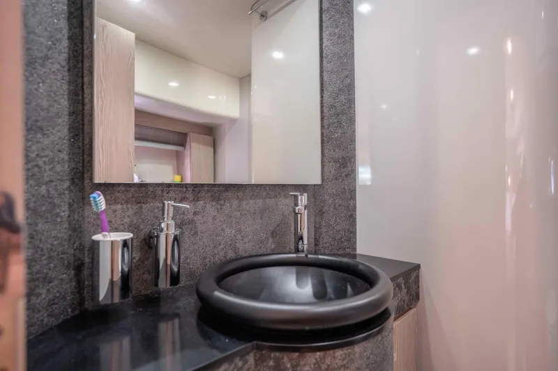 Lyan Yacht Photos Pics 