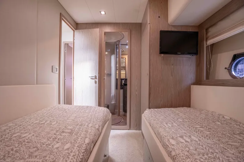 Lyan Yacht Photos Pics 