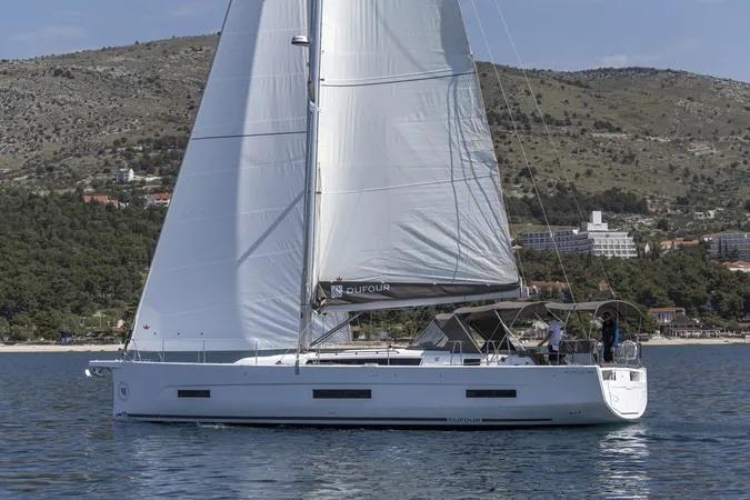 2022 Dufour 530