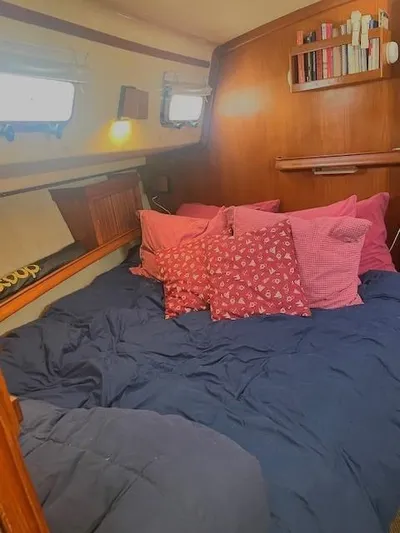 Karaya Yacht Photos Pics Owner's Large Pullman Berth