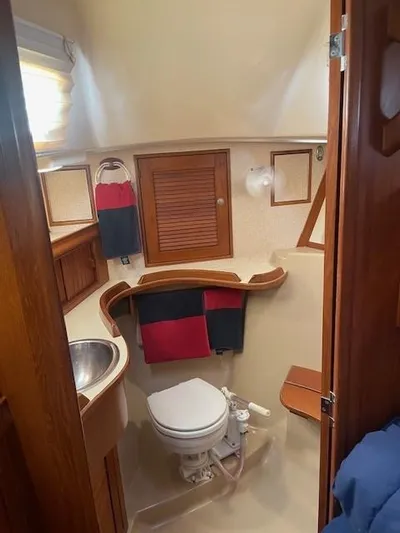 Karaya Yacht Photos Pics Forward Head